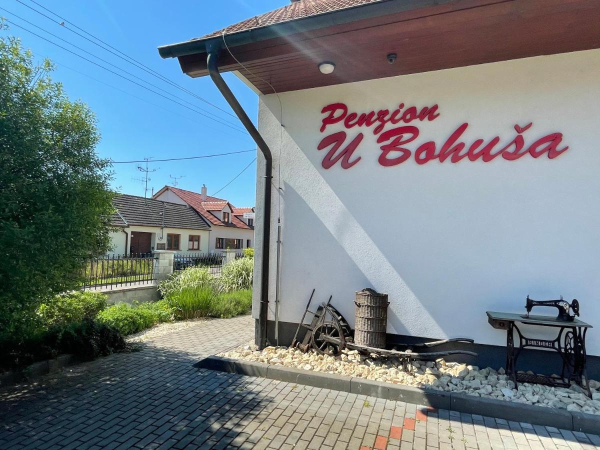 Penzion U Bohusa Lednice Buitenkant foto