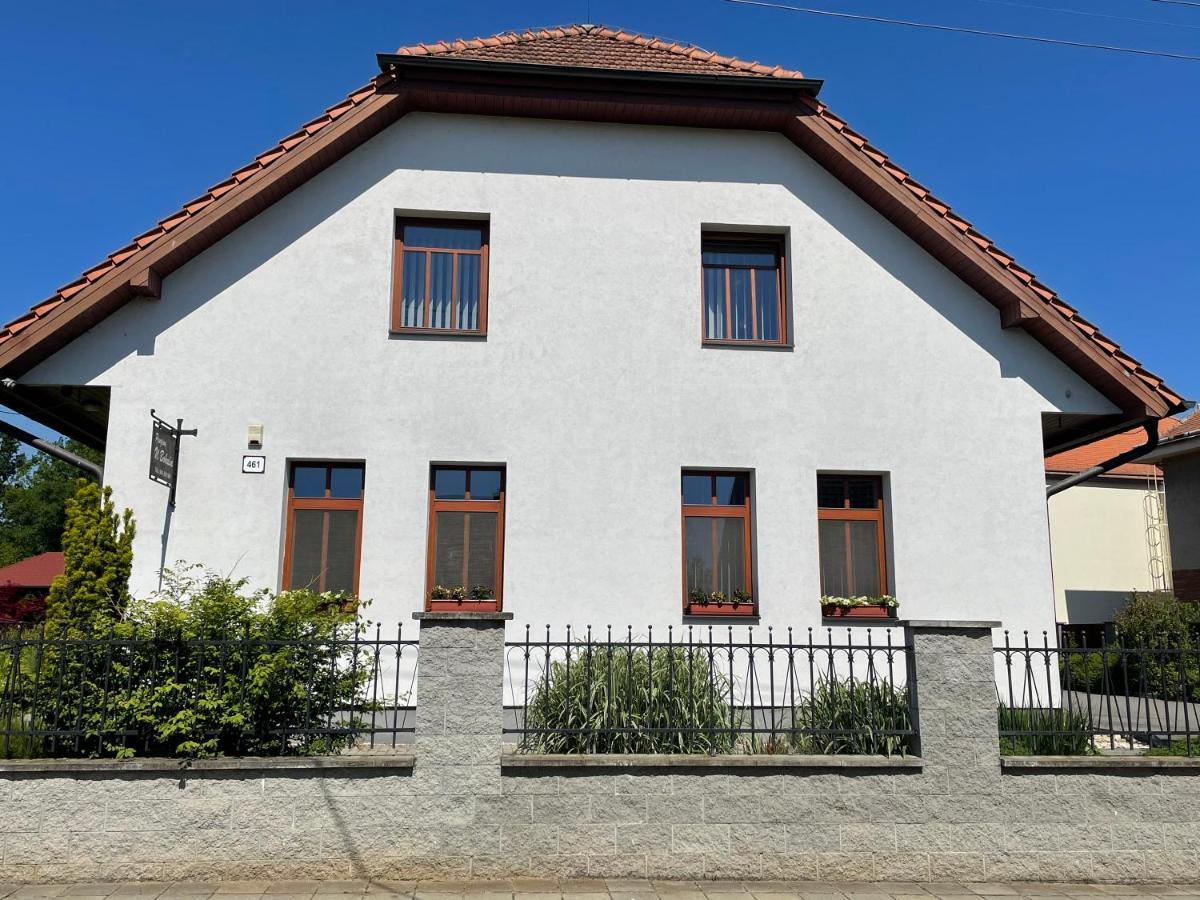Penzion U Bohusa Lednice Buitenkant foto