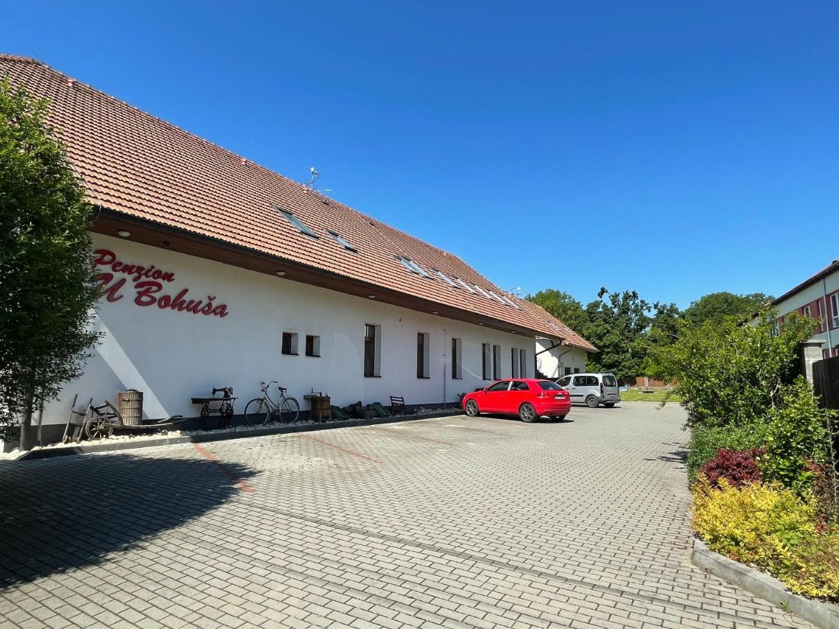 Penzion U Bohusa Lednice Buitenkant foto