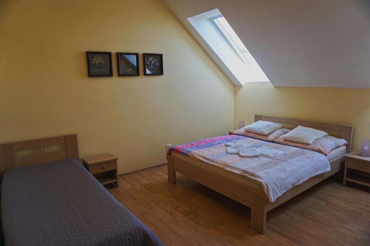Penzion U Bohusa Lednice Buitenkant foto